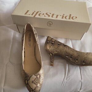 Life Stride Snakeskin Pumps Size 9